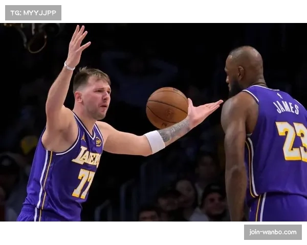 雷迪克优化球权分配思路清晰 东契奇里夫斯持球核心减轻詹姆斯负担